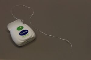 メンズの体臭ケアにデンタルフロスが必要な理由とは？