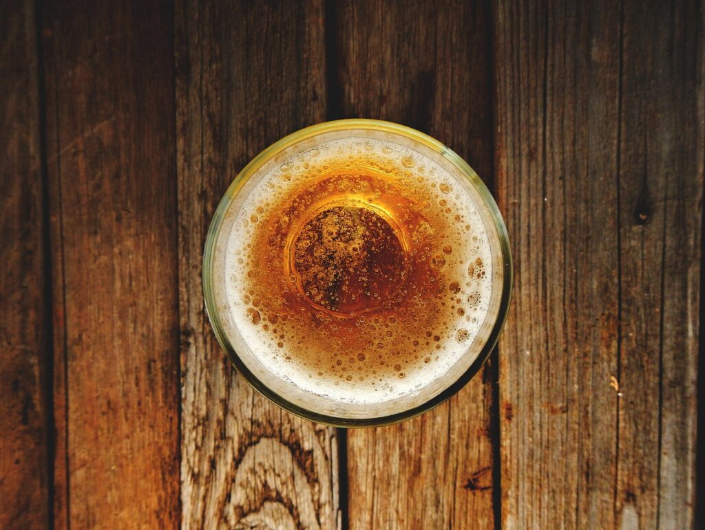 メンズの体臭ケアでアルコールが体臭を強くする理由とは？