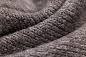 メンズの体臭ケアで服の素材によって匂いは変わるのか？